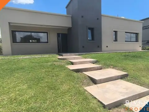 Casa 3 ambientes con 2 baños