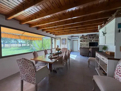 Casa en Venta con 2 cocheras