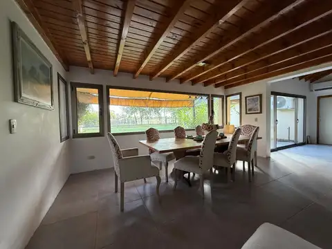 Casa 4 ambientes con 3 baños