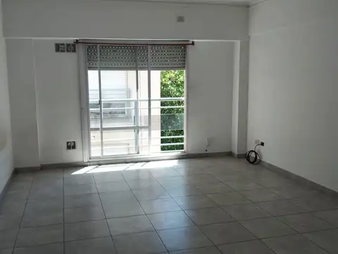 EXCELENTE DEPTO MONOAMBIENTE AL CONTRAFRENTE C/BALCÓN FRANCES