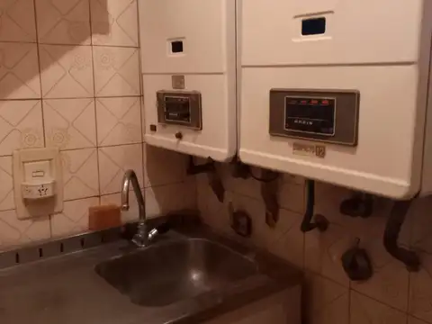 Oficina 5 ambientes con 2 baños