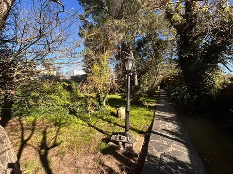 Casa 6 ambientes con 2 baños