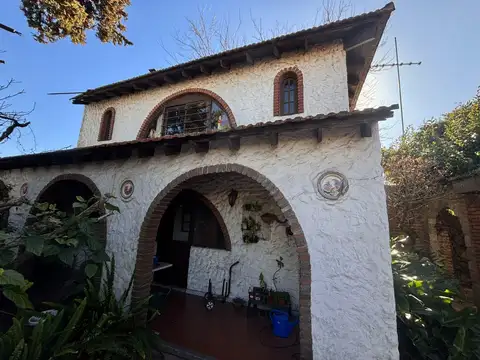 Casa en Venta en Los Hornos [Cod: 867]