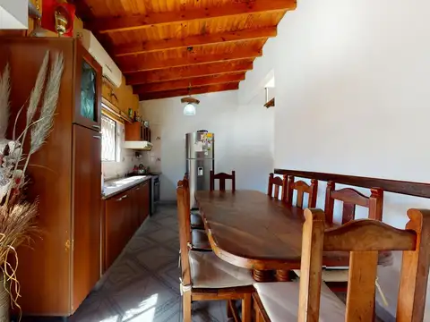 Casa 5 ambientes con 2 baños