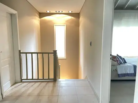 Casa 8 ambientes con 6 baños