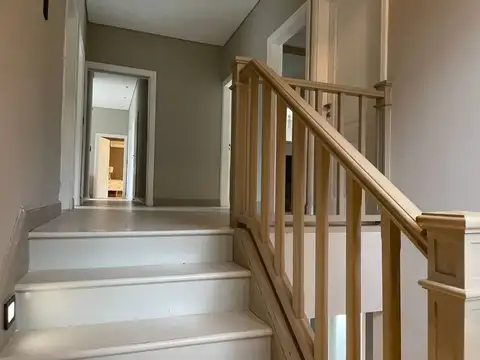 Casa en Venta con 4 cocheras