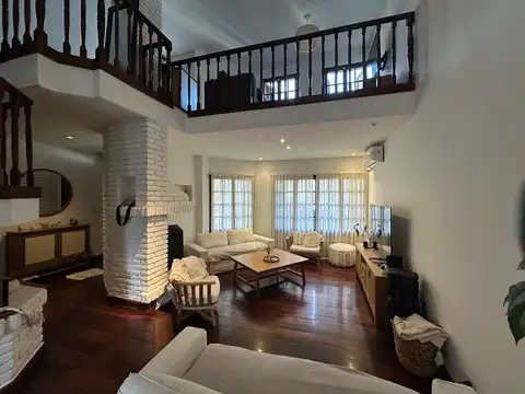 Casa 6 Amb - 4 Dorm Jadin y Pileta  - Punta Chica