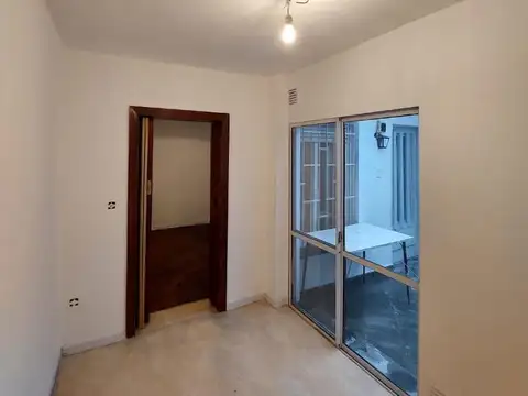 Dpto 3 amb. C/ patio en el corazón de Barrio Naon