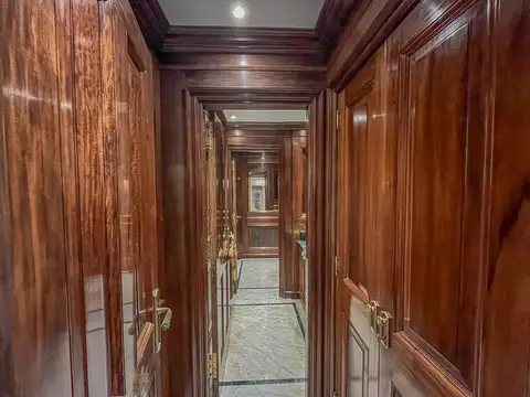 Casa 8 ambientes con 5 baños