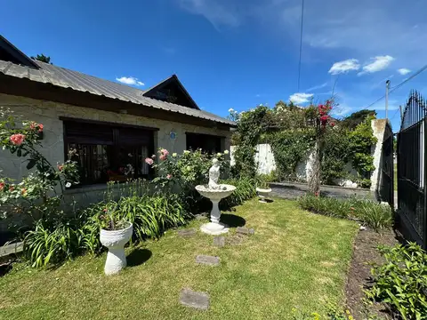 Casa en Venta con 3 cocheras