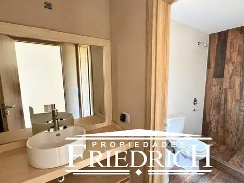 Casa en Venta con 4 cocheras