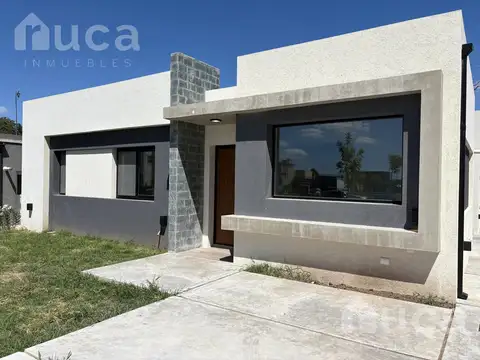 Casa de 4 ambientes con jardín en venta en Barrio Santa Elisa - Pilar del Este, Buenos Aires