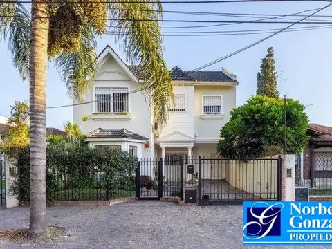 En Venta en Palomar Hermoso Chalet Nuevo 4 Ambientes 3 Baños Piscina Quincho