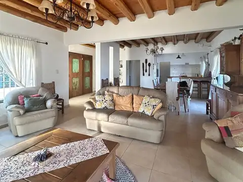 Casa en Venta con 2 cocheras