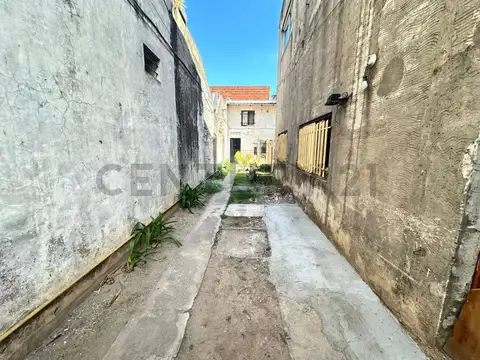 VENTA CASA + 2 DEPARTAMENTOS + TALLER - CASEROS