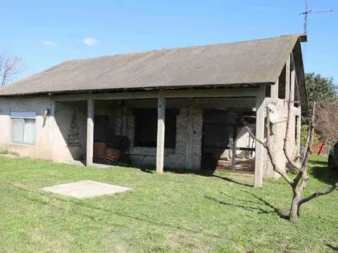 Venta casa GUTIERREZ a refaccionar con amplio terreno