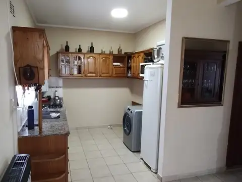 Casa 4 ambientes con 2 baños