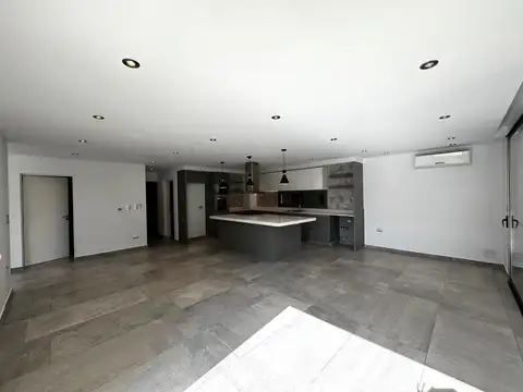 Casa en Alquiler en Roldan, USD 1.800