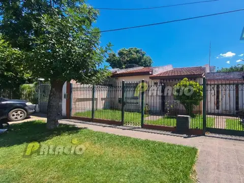 Casa 3 amb con cochera y fondo libre en Loma Hermosa