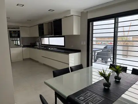 Casa 4 Ambientes Barrio Naon Patio Parrilla Playroom Suitte Estado Excelente