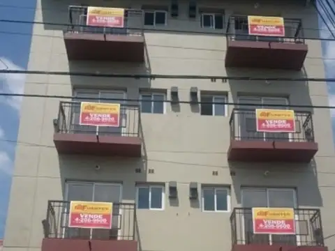 Departamento 3 ambientes en Villa Domínico con baulera