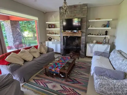 Casa 5 ambientes con 4 baños