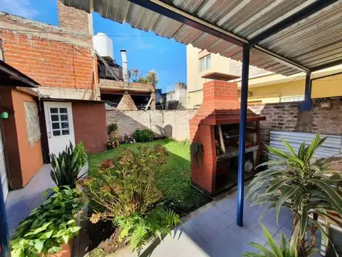 CASA PH FRENTE 3 AMB CON ENTRADA DE AUTO Y PATIO J L SUAREZ