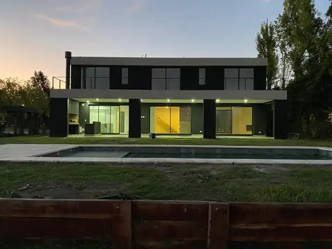 Venta Casa a La Laguna Barrio San Benito Villanueva Tigre