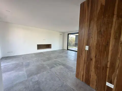 Casa 6 ambientes con 4 baños