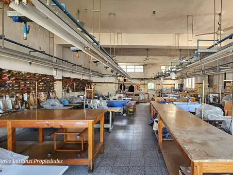 Venta Galpón 2 Plantas de 320.50 m2 en Caseros