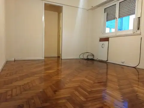 Avenida Saenz y Caseros - 2 Ambientes lateral