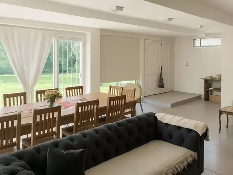 VENTA CASA 4 AMBIENTES PILETA LOMA VERDE ESCOBAR