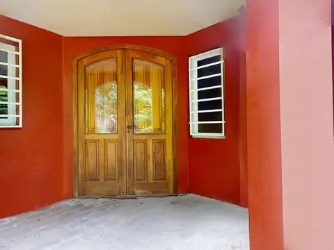 Casa 6 ambientes con 2 baños