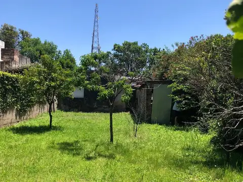 VENTA - CASA TRES DORMITORIOS CON COCHERA - CASILDA