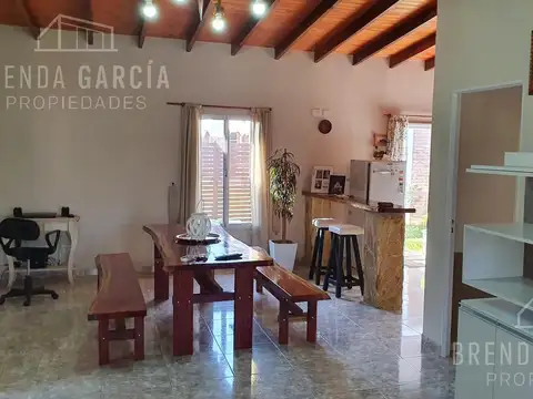 Casa 4 ambientes con 2 baños