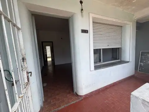 Depto Tipo Casa en Alquiler en Hurlingham, $ 400.000