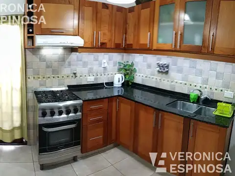 Duplex de 3 ambientes con patio y cochera en Villa Luzuriaga