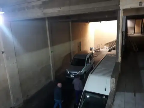 Excelente galpón con vivienda. Rucci 934