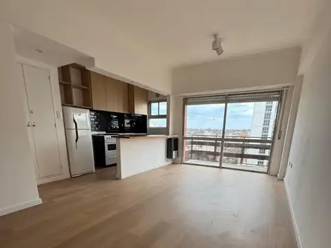 MONOAMBIENTE RECICLADO BALCÓN A LA CALLE