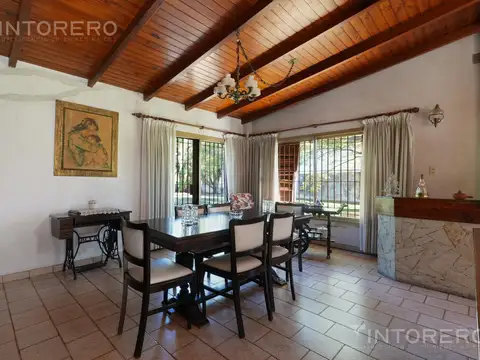 Casa en Venta con 3 cocheras