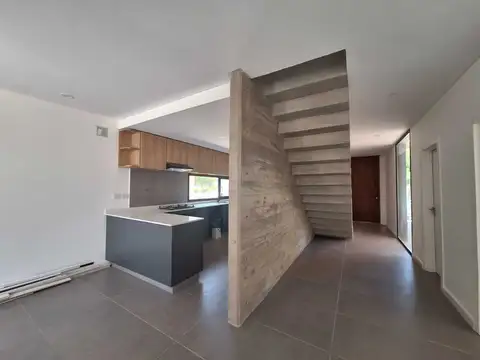 Casa en Alquiler en Puertos - Acacias, USD 2.000