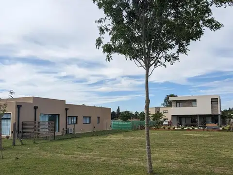 PILAR DEL ESTE-VENTA LOTE STA. EMILIA