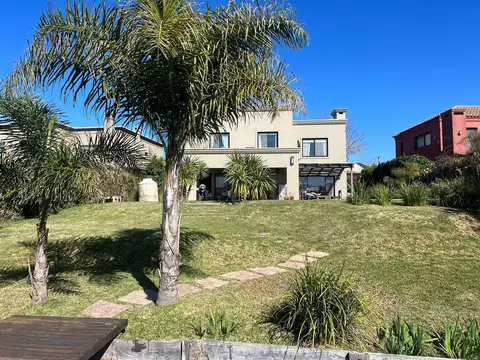 Venta Casa 6 Amb a La Laguna Barrio San Isidro Labrador Tigre