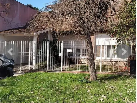 Casa 3 dormitorios jardín. San Isidro