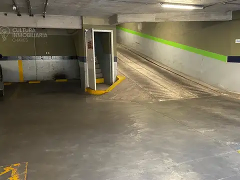 VENTA Cochera fija cubierta en Balvanera  Seguridad 24 horas Acceso cómodo