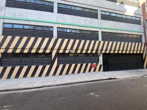 VENTA Cochera fija cubierta en Balvanera  Seguridad 24 horas Acceso cómodo