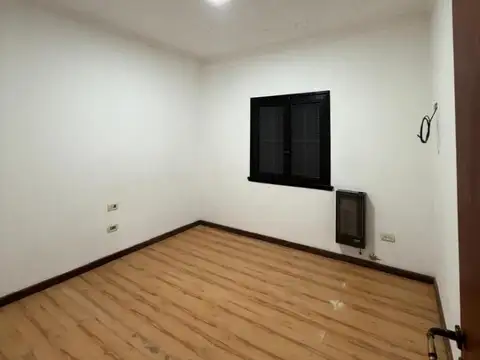 CASA 3 AMBIENTES CON PILETA Y PARQUE LOS PINARES