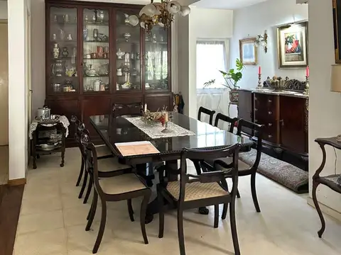 Chacabuco 1160 Florida - Chalet 6 ambientes c/jardín, pileta, quincho, 2 coch.