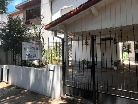 Chacabuco 1160 Florida - Chalet 6 ambientes c/jardín, pileta, quincho, 2 coch.