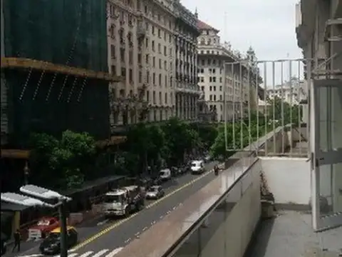 Oficina al frente, muy luminosa y con excelente ubicación